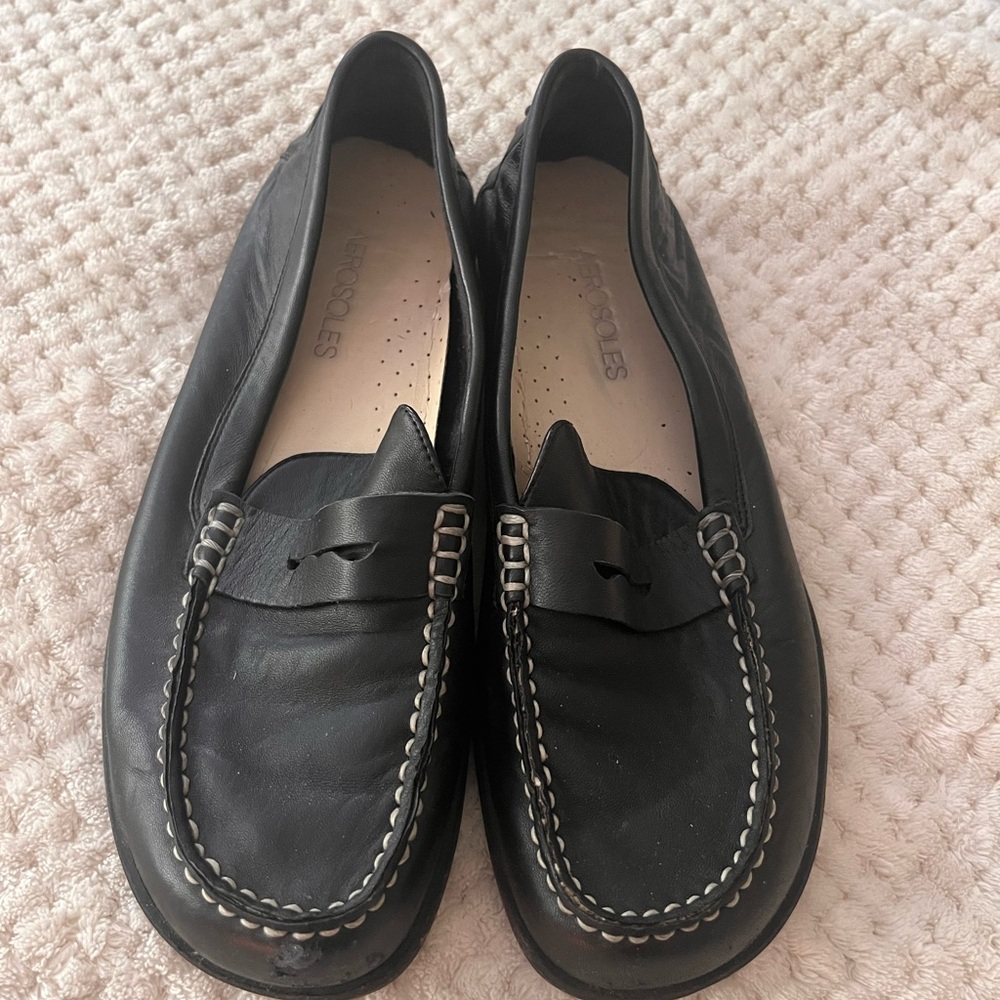 AEROSOLES Black Leather Slip-Ons